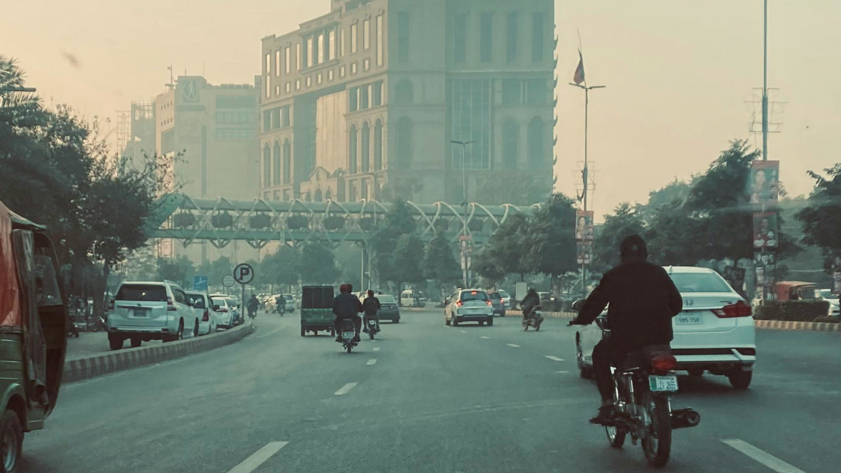 Image showing traffic in a higly polluted city